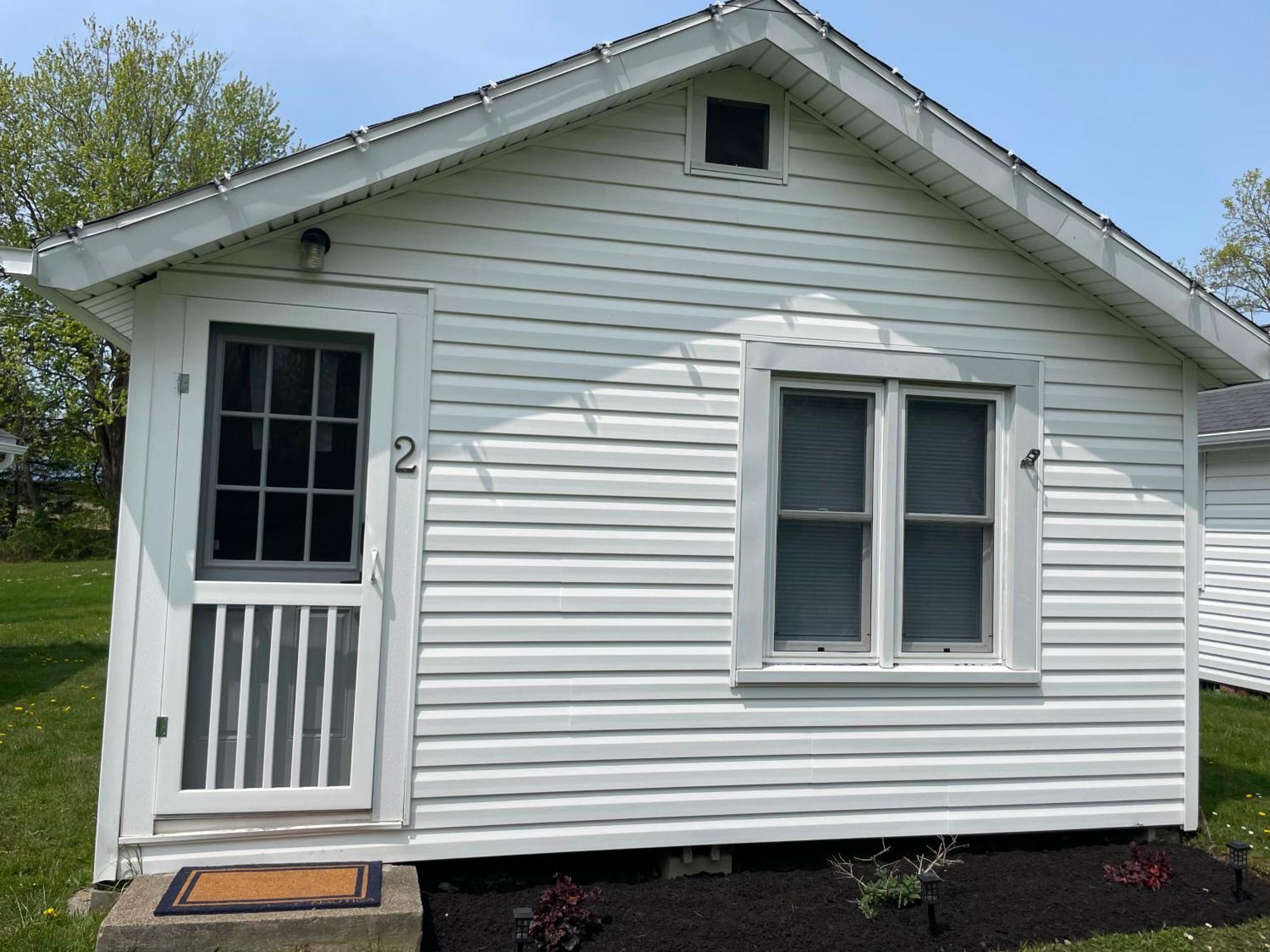Drop Anchor Cottages And Lake House Geneva-on-the-Lake Exterior photo