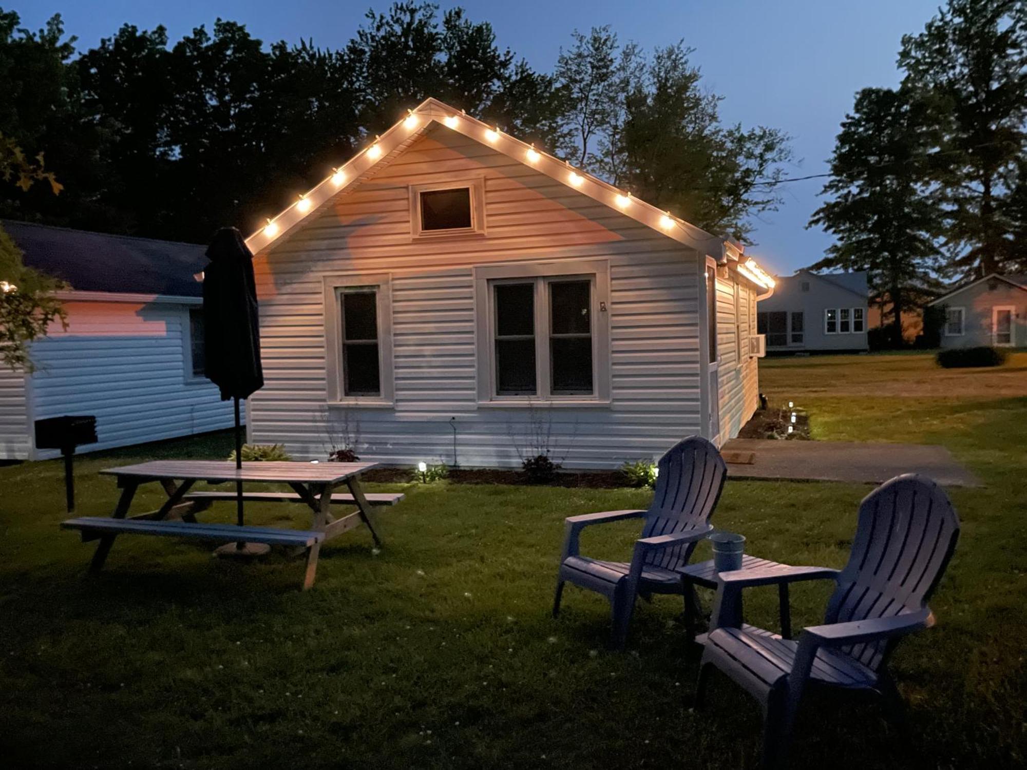 Drop Anchor Cottages And Lake House Geneva-on-the-Lake Exterior photo